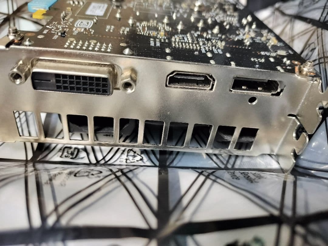 グラフィックボード・グラボ・ビデオカード Inno3D GeForce GTX 1050 Ti Compact 4GB