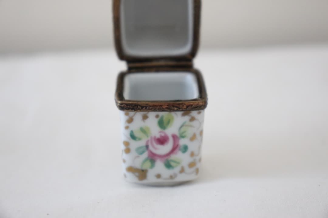 フランス　リモージュボックス　香水瓶入　金彩花柄