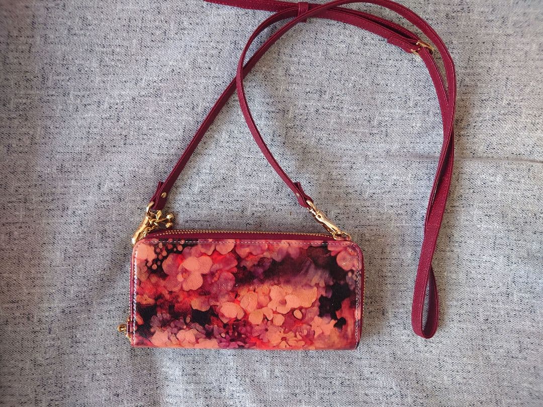 フルッティ ディ ボスコ Masquerade Aliceスマホショルダー