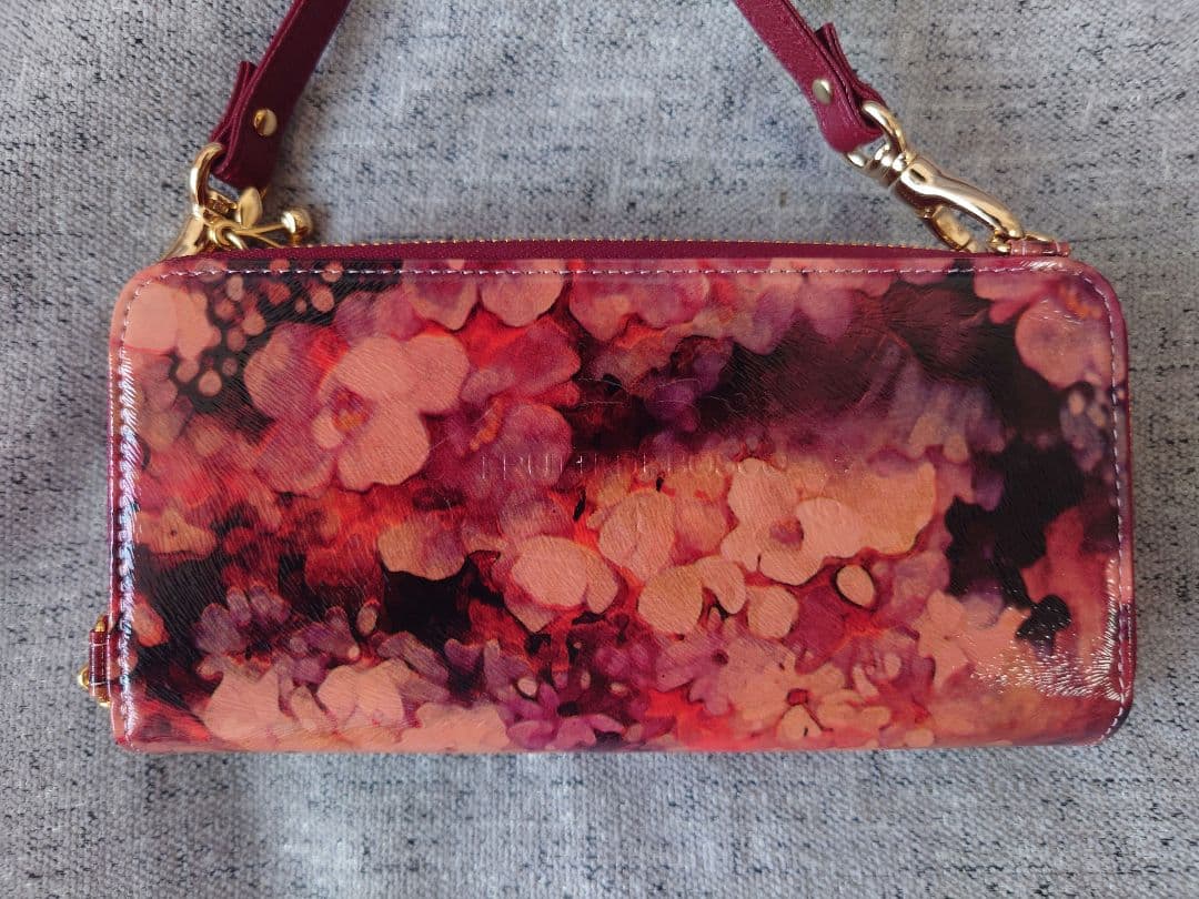 フルッティ ディ ボスコ Masquerade Aliceスマホショルダー