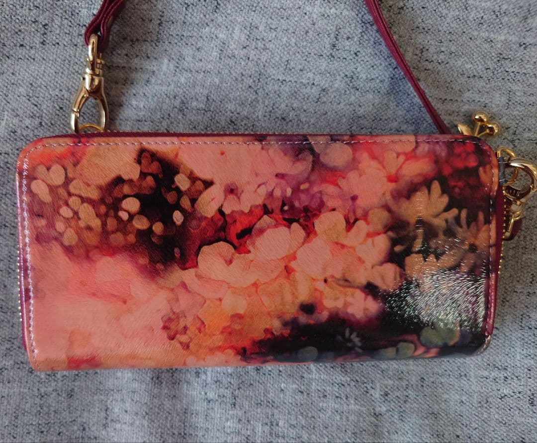 フルッティ ディ ボスコ Masquerade Aliceスマホショルダー