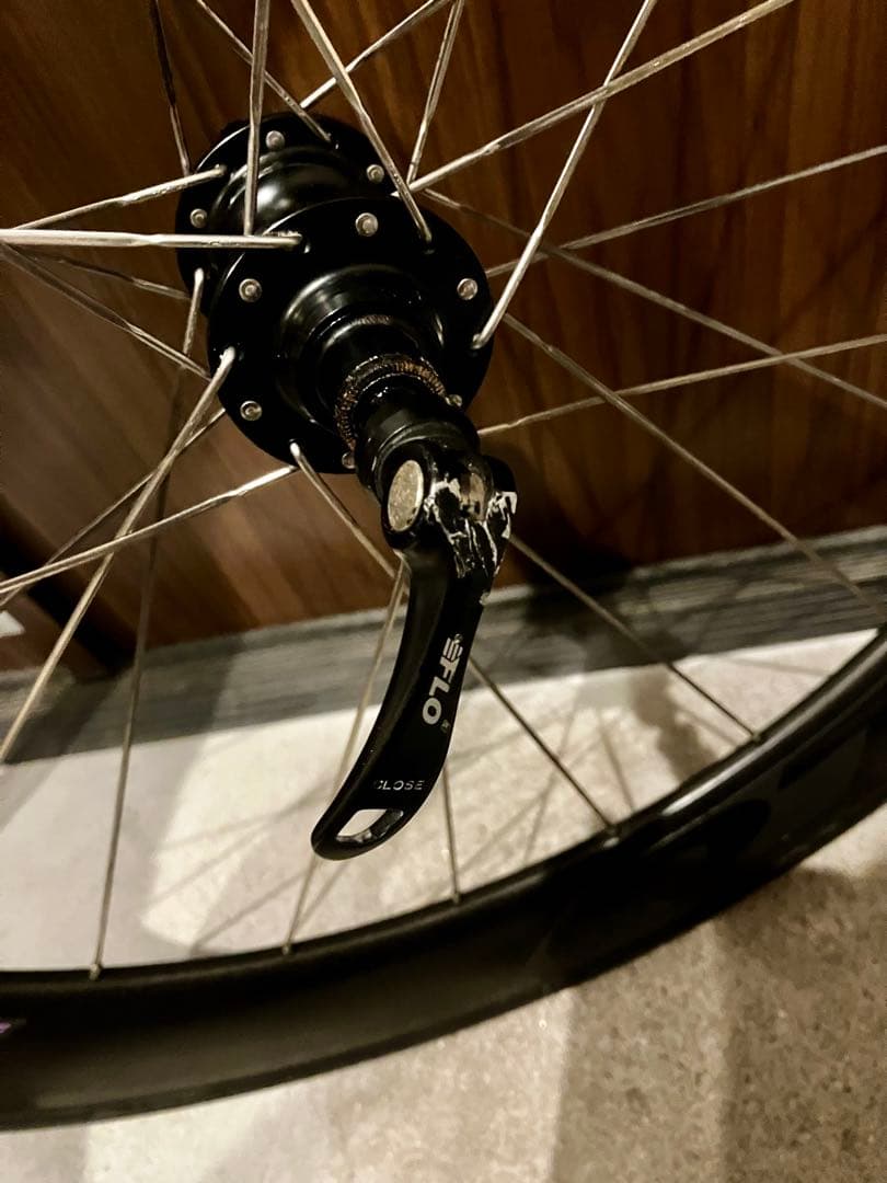 FLO カーボンディープリムホイール