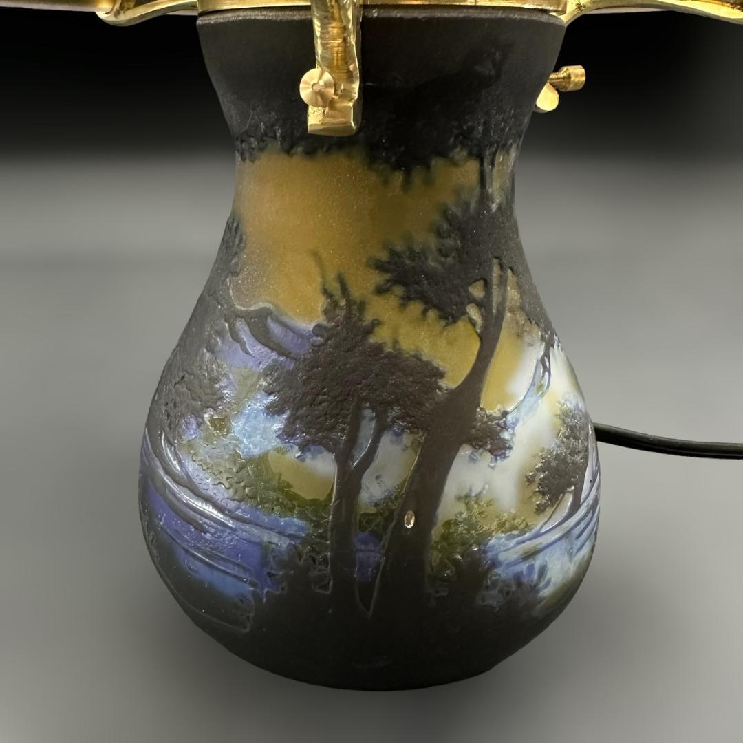 エミールガレ　 二灯ランプ 　山景紋　カメオ彫り　被せガラス　高さ24ｃｍ