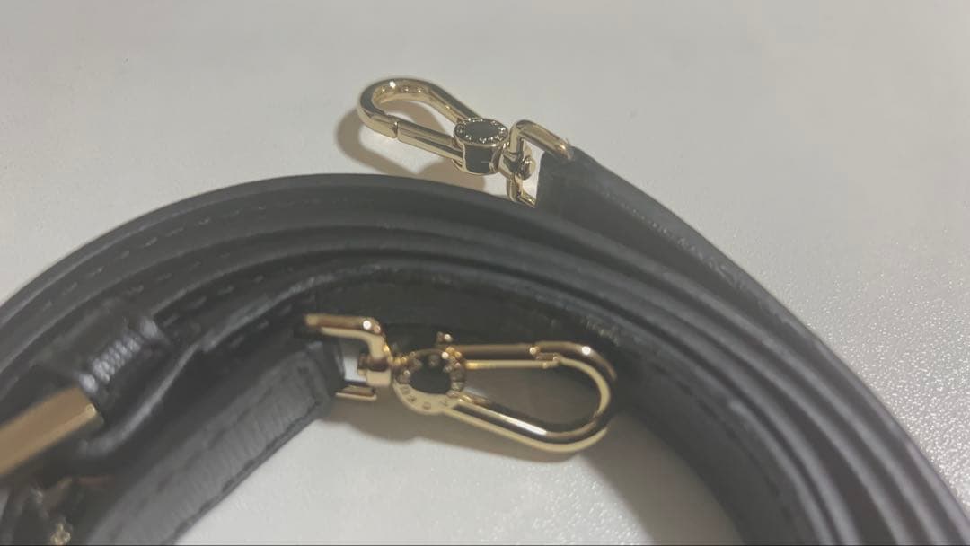 美品　FURLA ブラック ハンドバッグ ショルダーストラップ付き