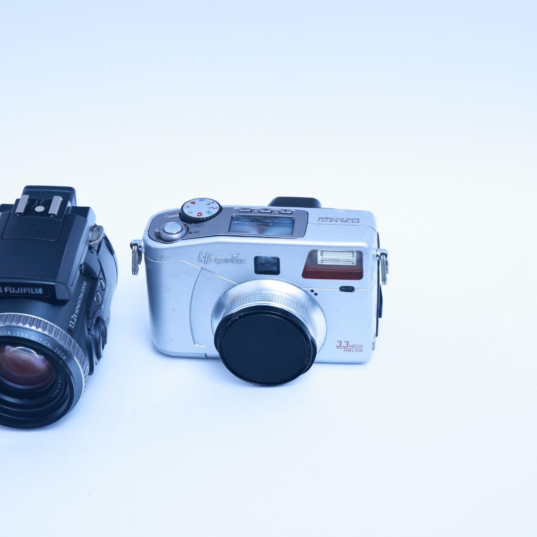 動作確認済み　オールドデジカメ　2台　メモリー電池充電器付