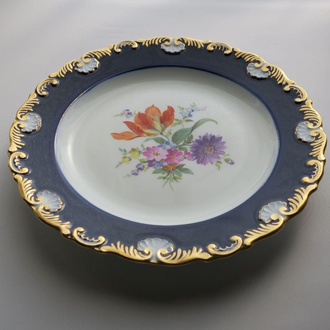 繊細さが目を惹くマイセンのコバルトブルー皿（21.5cm）