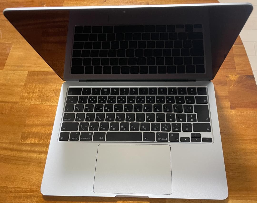 Apple MacBook Air 13.6インチ (A2681)