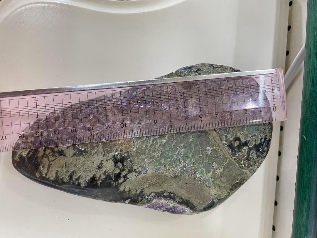 アメジスト ブラジル産　重さ585ｇ　猫の目　原石 置物