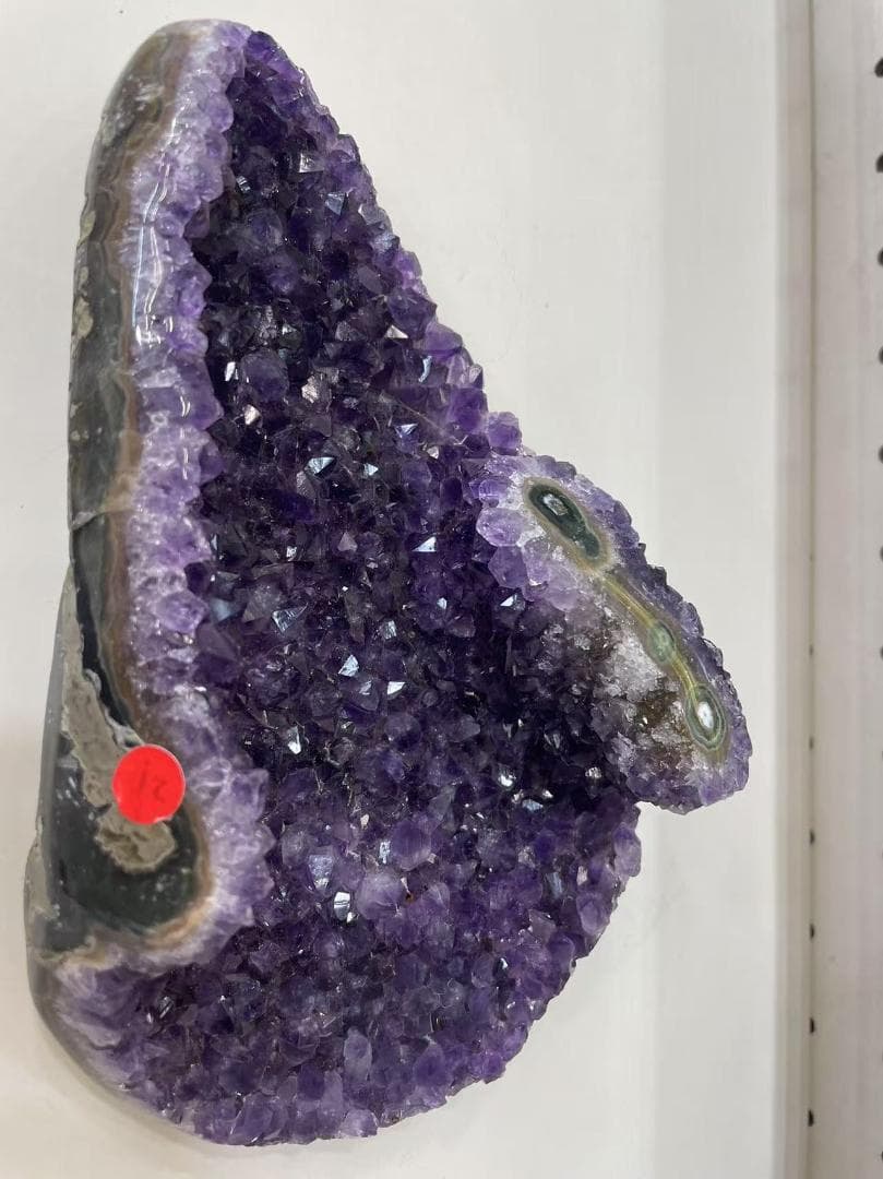 アメジスト ブラジル産　重さ585ｇ　猫の目　原石 置物