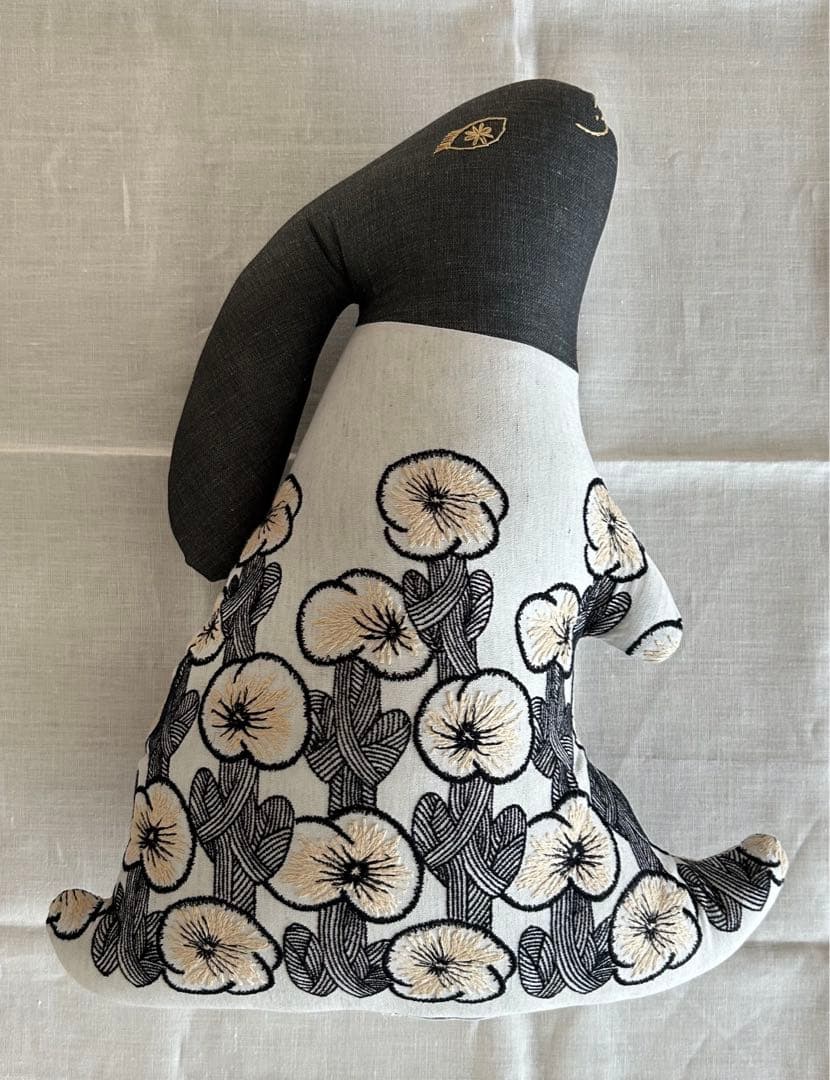 【新品未使用】ミナペルホネン　ウサギクッション　 hanakaze