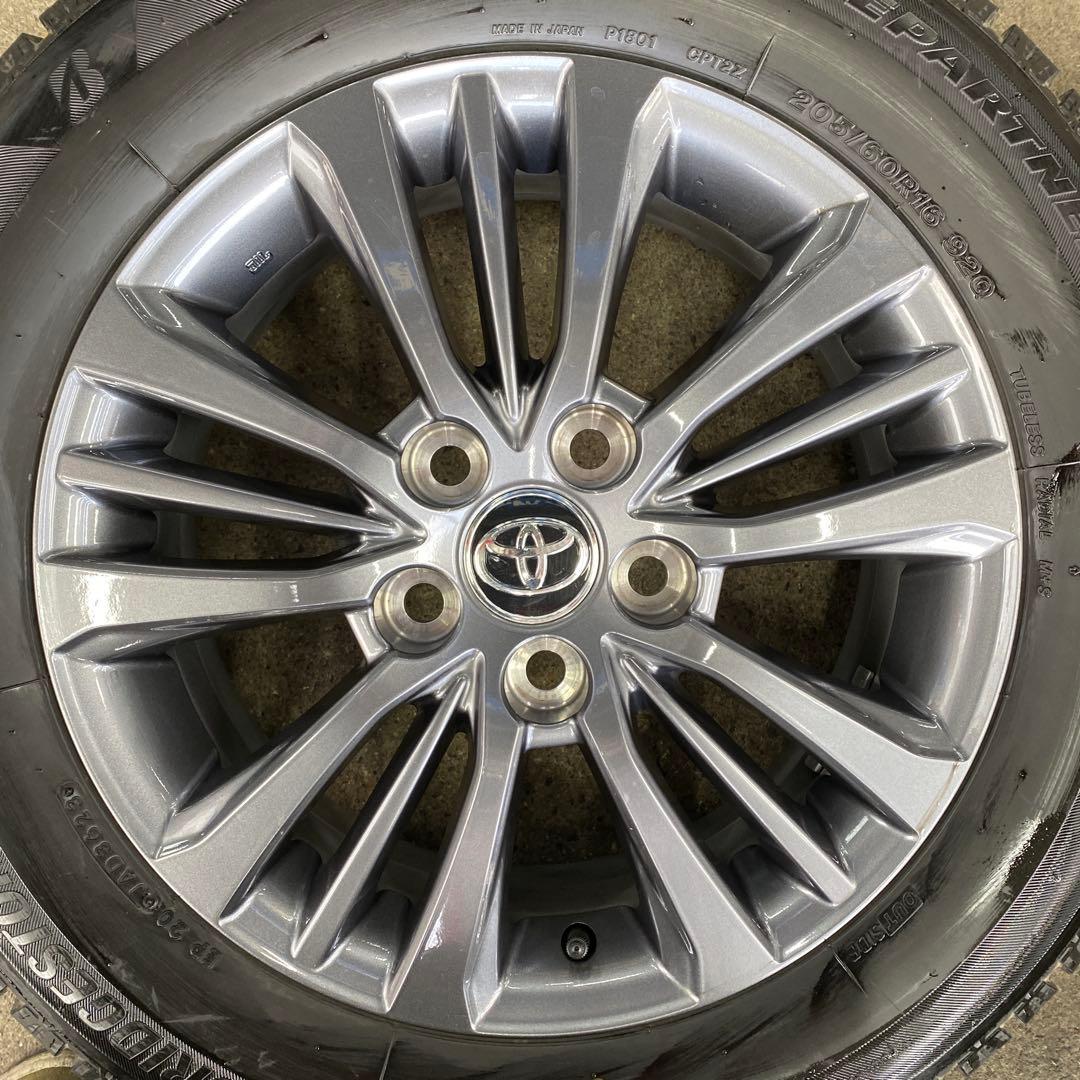 中古バリ溝ブリヂストンスタッドレスセット205/60R16 ノア、ヴォクシー