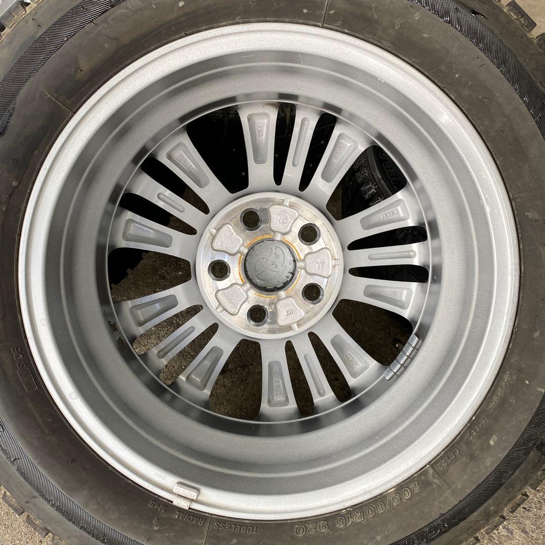 中古バリ溝ブリヂストンスタッドレスセット205/60R16 ノア、ヴォクシー