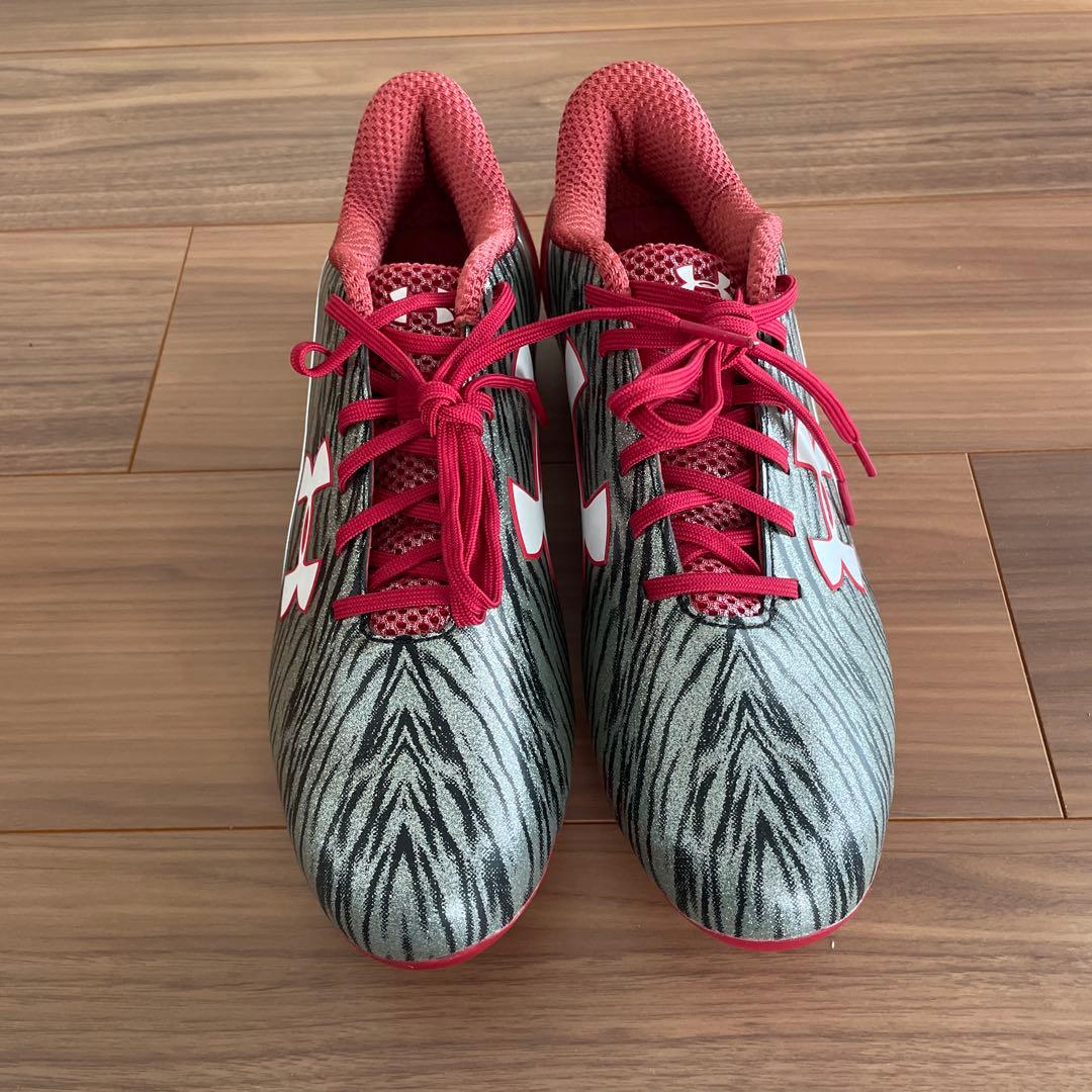 Under Armour スパイク シルバー/レッド