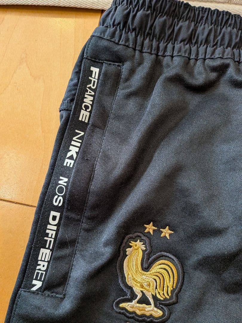 Nike 2022フランス代表トラベルパンツブラック×ゴールド