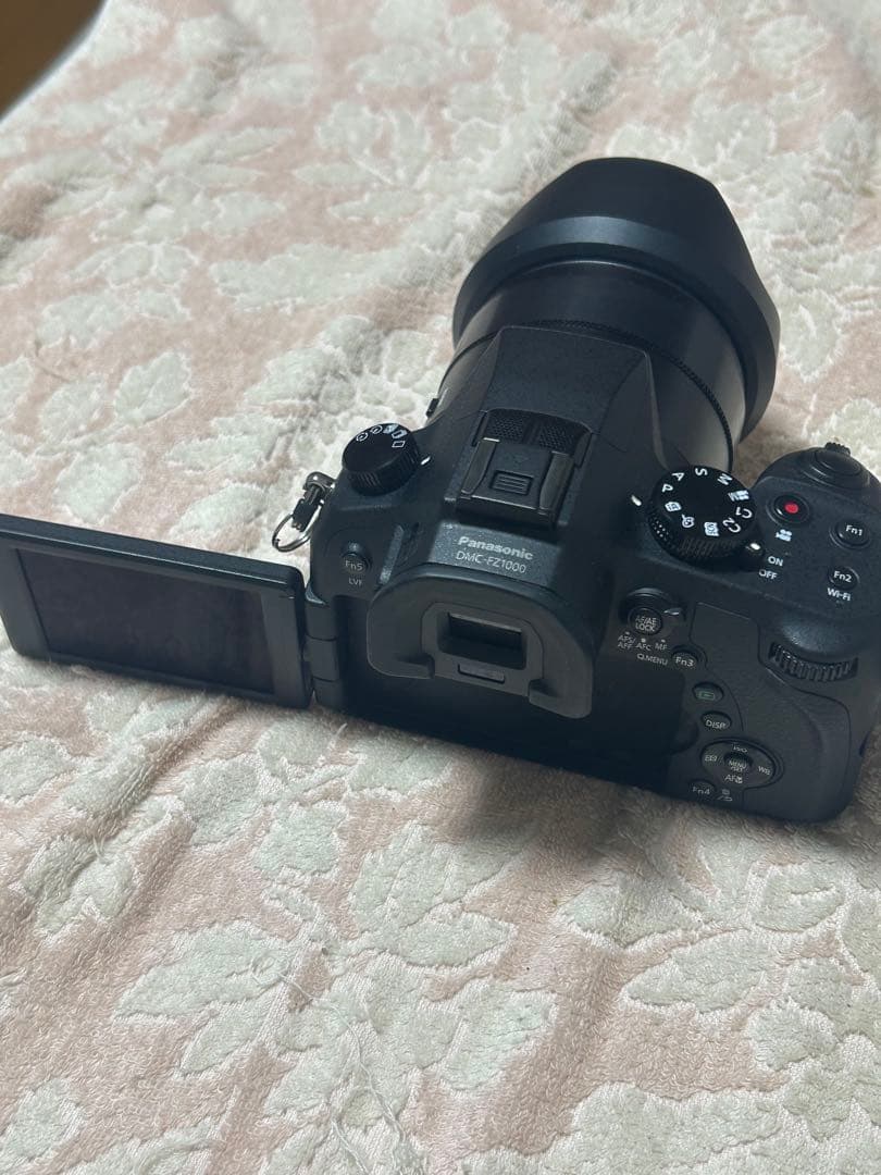 最終セール Panasonic Lumix FZ1000 4K対応カメラ