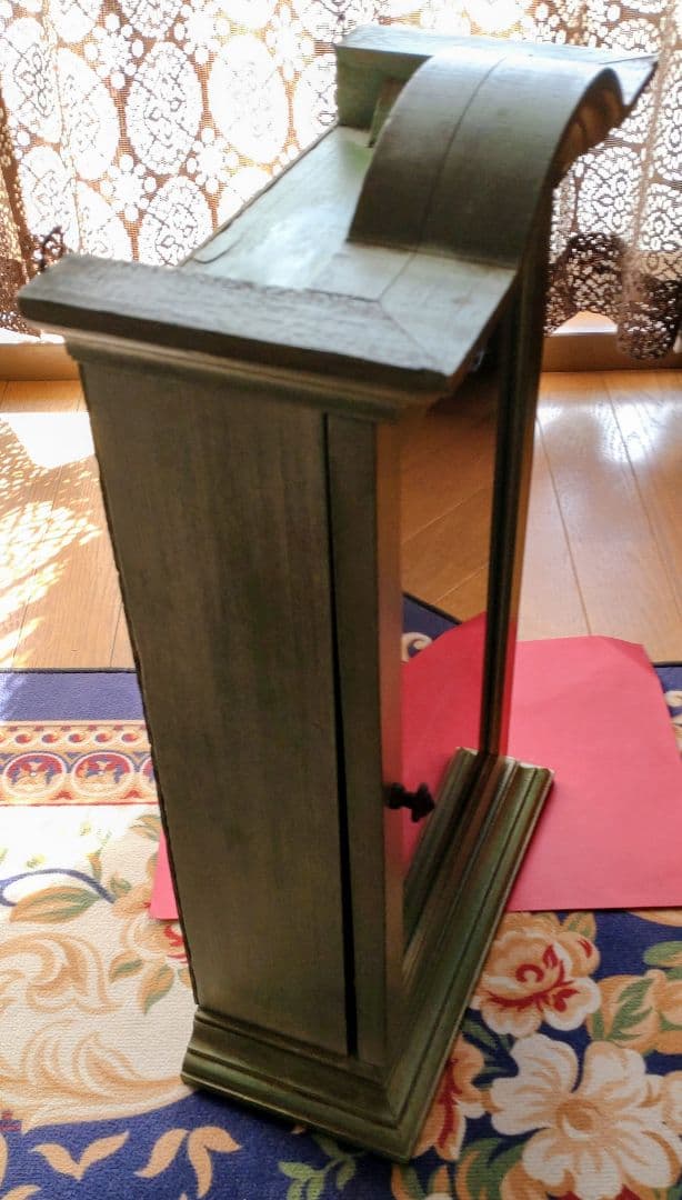 グリーン木製3段ガラスキャビネット