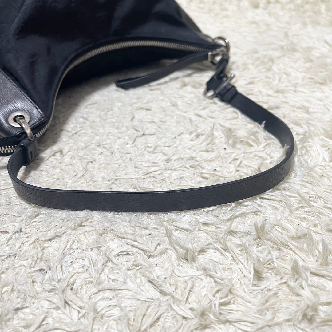 【美品】フェラガモ　ショルダーバッグ　ナイロン　レザー　黒　ガンチーニ　総柄