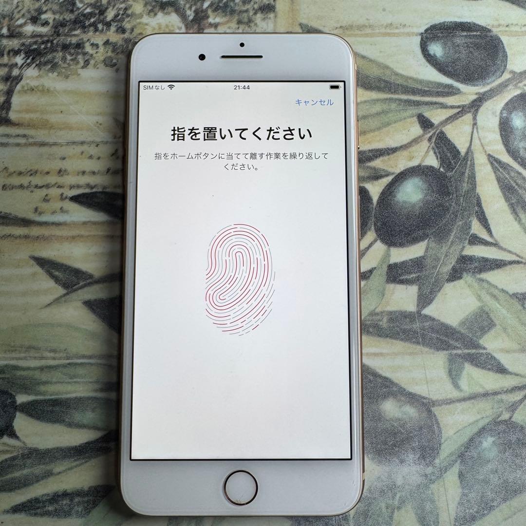 iPhone 8 Plus ゴールド64GB SIMロック解除済み