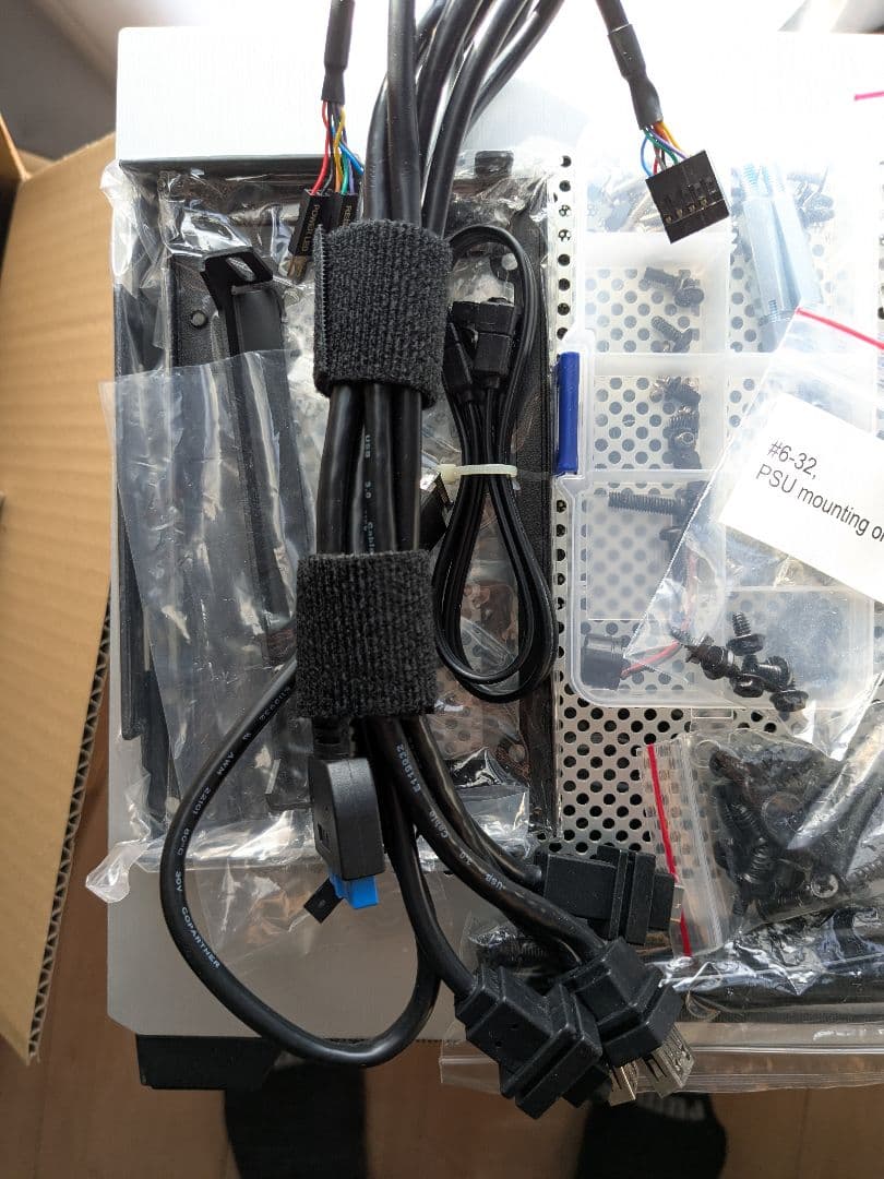 NCASE M1 v6.1 シルバー PCケース