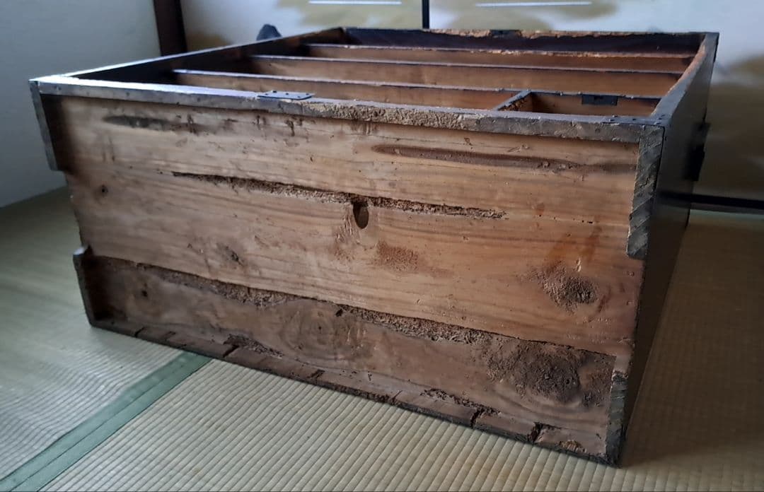 年季が入り過ぎた江戸時代の桐？箪笥