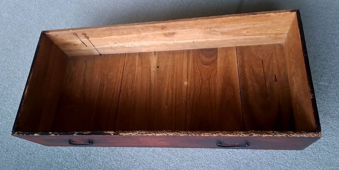 年季が入り過ぎた江戸時代の桐？箪笥