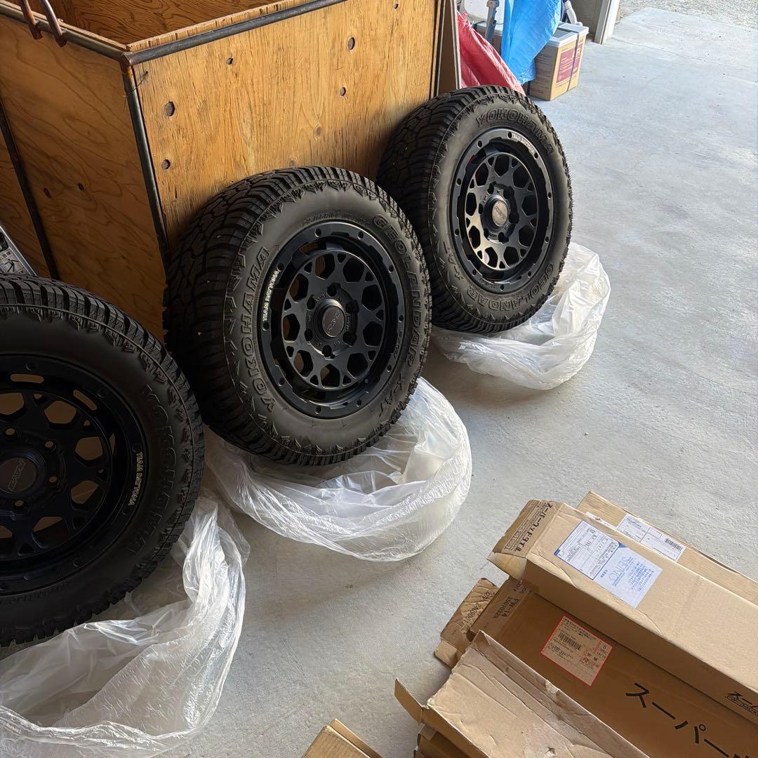 もと　 ハイエース　RAYS M9 16インチホイール・タイヤ