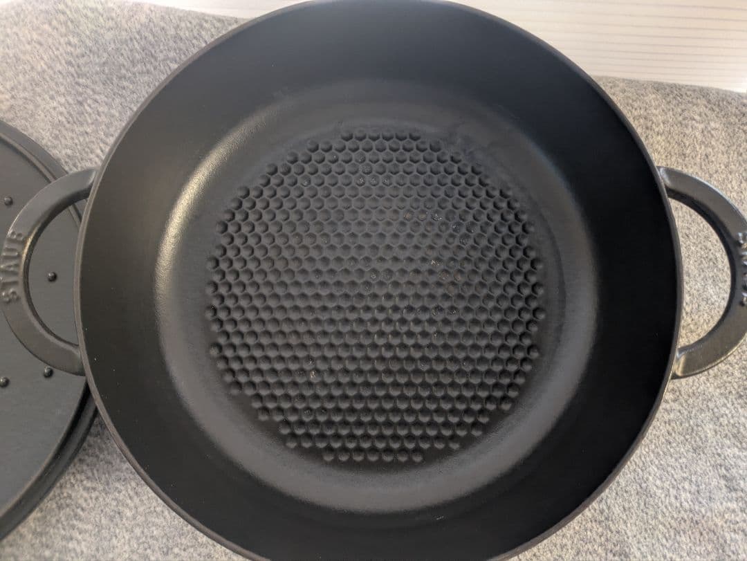 金曜日まで2000円引きstaub ニダベイユ　28センチ　ブラック