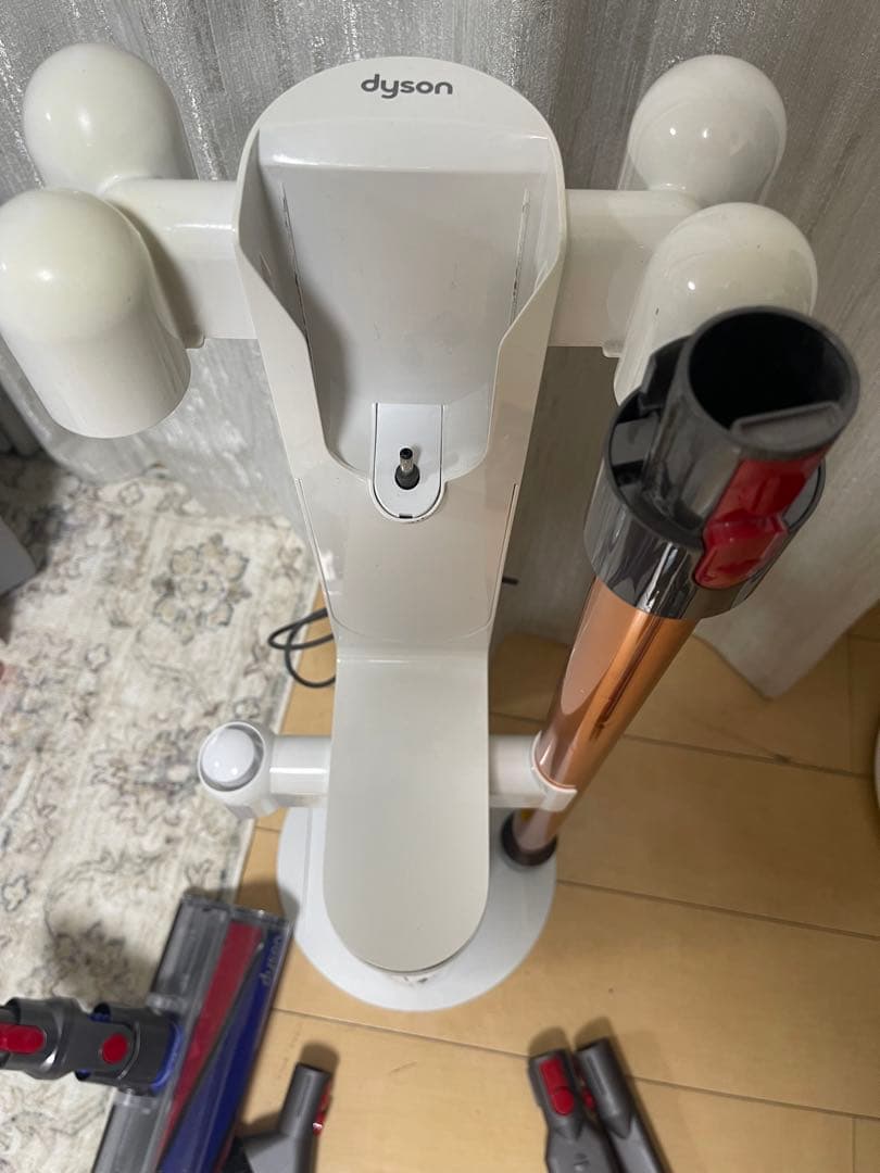 【美品】dyson V10 SV12　純正フロアドック付エコーモード68分