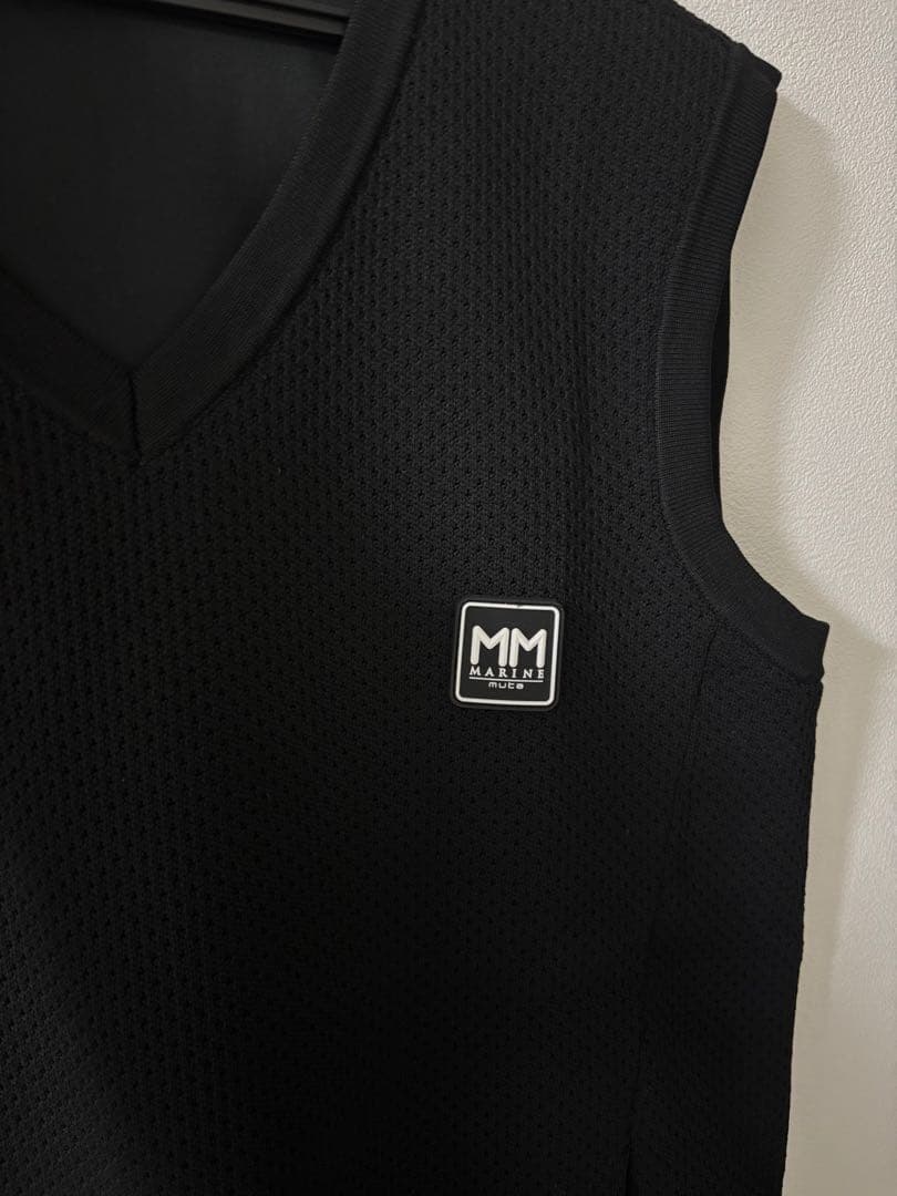 muta ムータ Vネックベスト