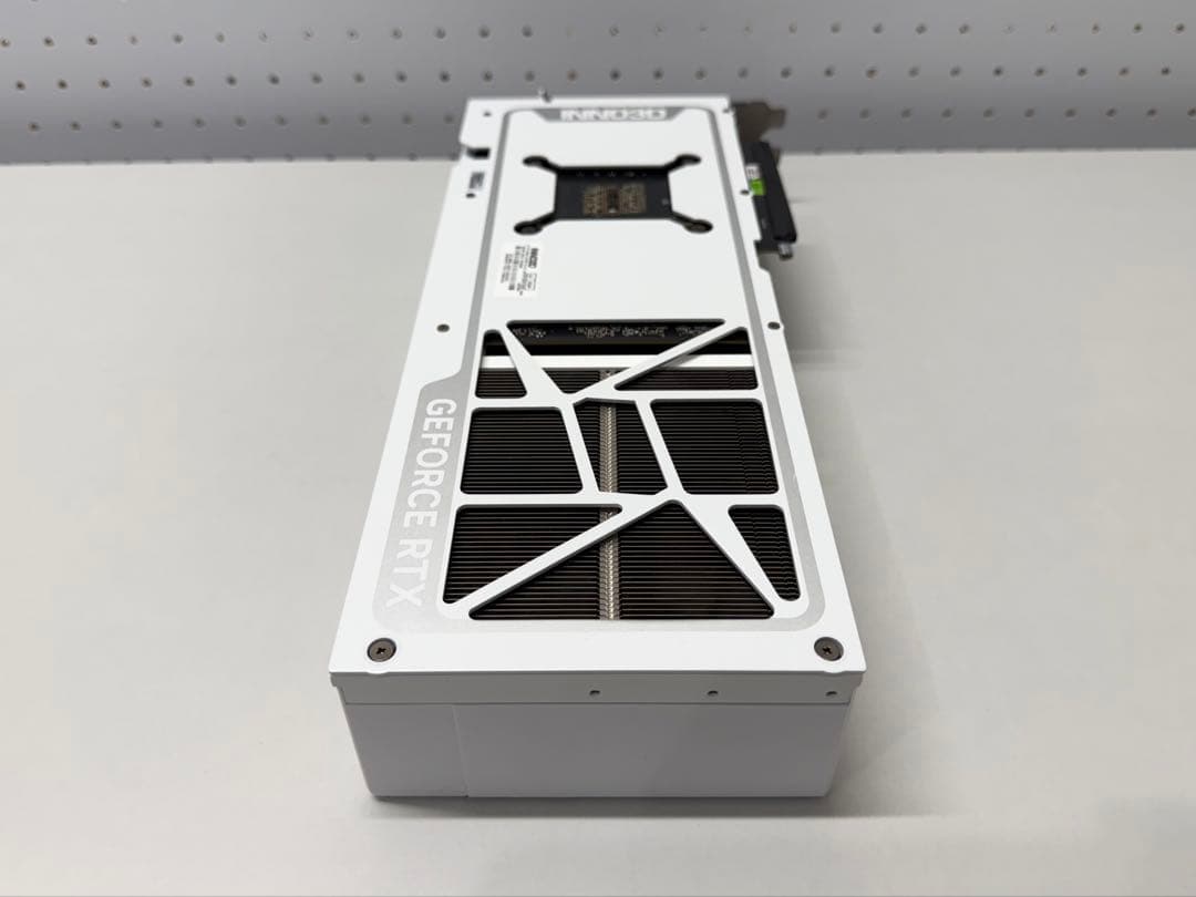 グラフィックボード・グラボ・ビデオカード INNO3D GeForceRTX 4080 SUPER X3 OC WHITE