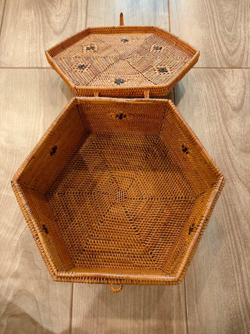 アジアン雑貨　アタのカゴ　未使用品　アタで編まれたフタ付き小物入れケース [L]