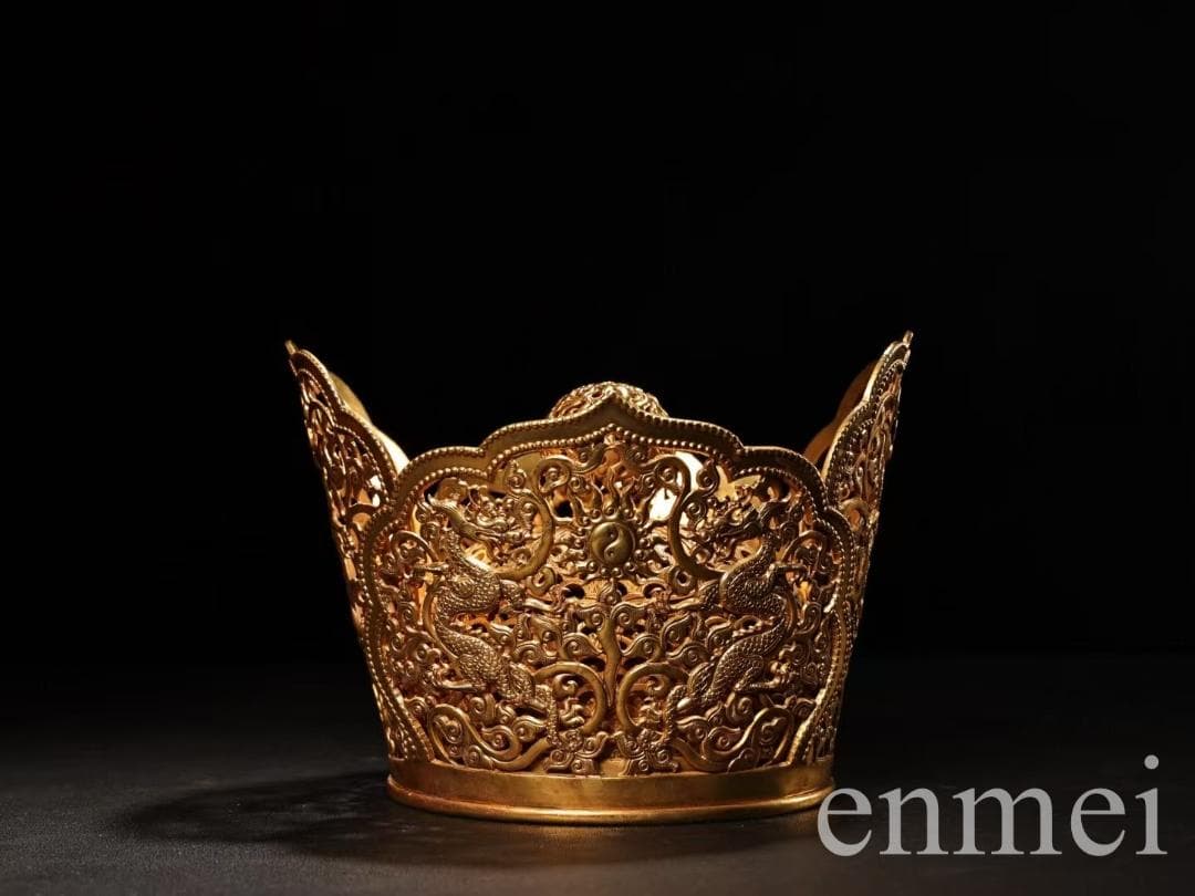 中国古美術· 旧蔵収純銅胎鎏金龍官帽・龍髪冠・聚財置物・高浮彫り・禮品・箱付き