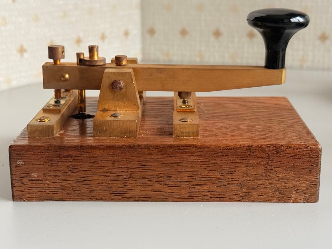 電気通信共済会東北支部が販売した逓信省型甲種単流電鍵および逓信省型無極音響受信機