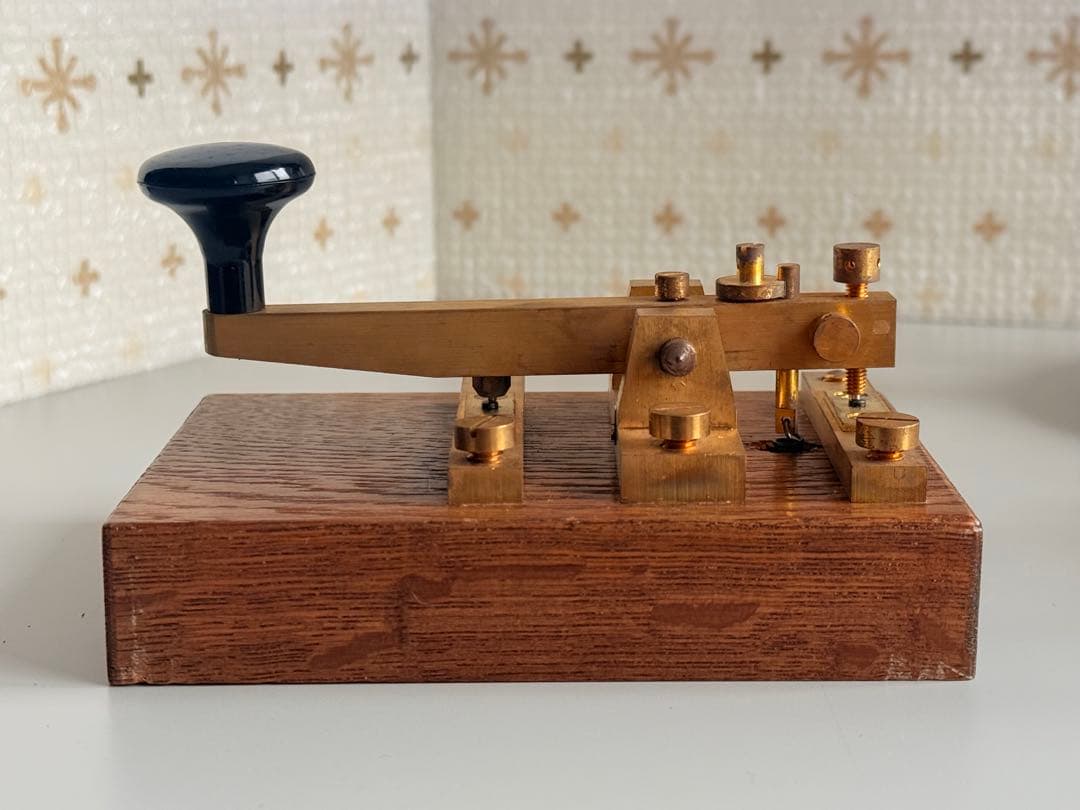 電気通信共済会東北支部が販売した逓信省型甲種単流電鍵および逓信省型無極音響受信機