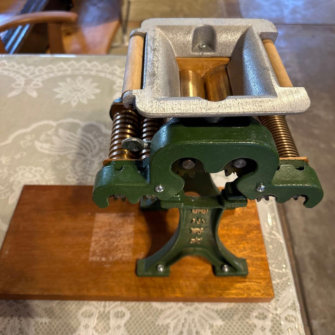 小野式1号型両刃製麺機