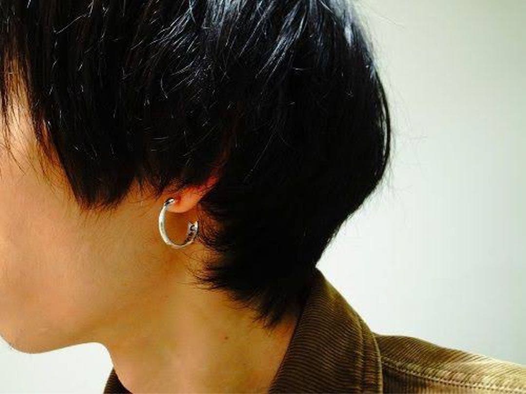 コディサンダーソンフープピアスcodysanderson