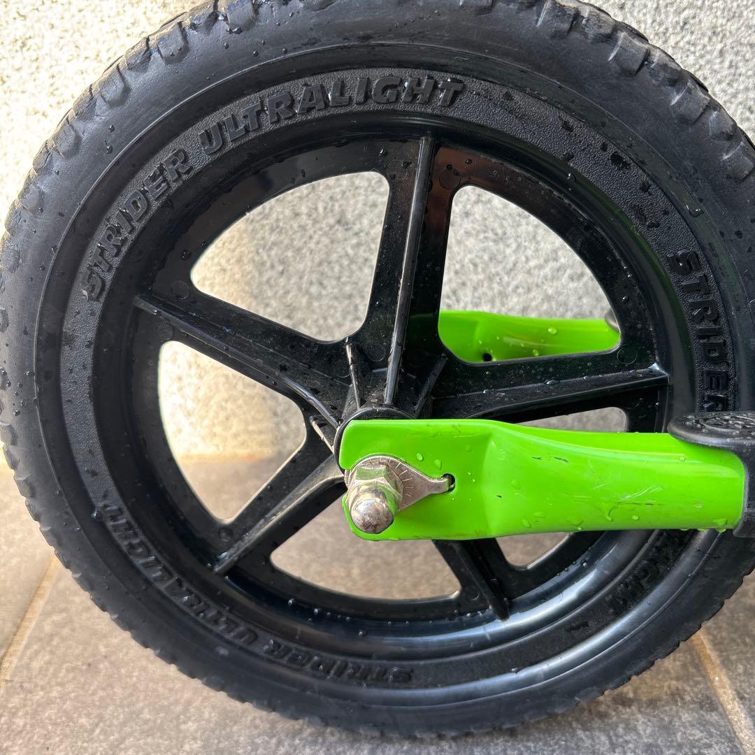 STRIDER スポーツ　バランスバイク ペダル無し 12インチ　グリーン