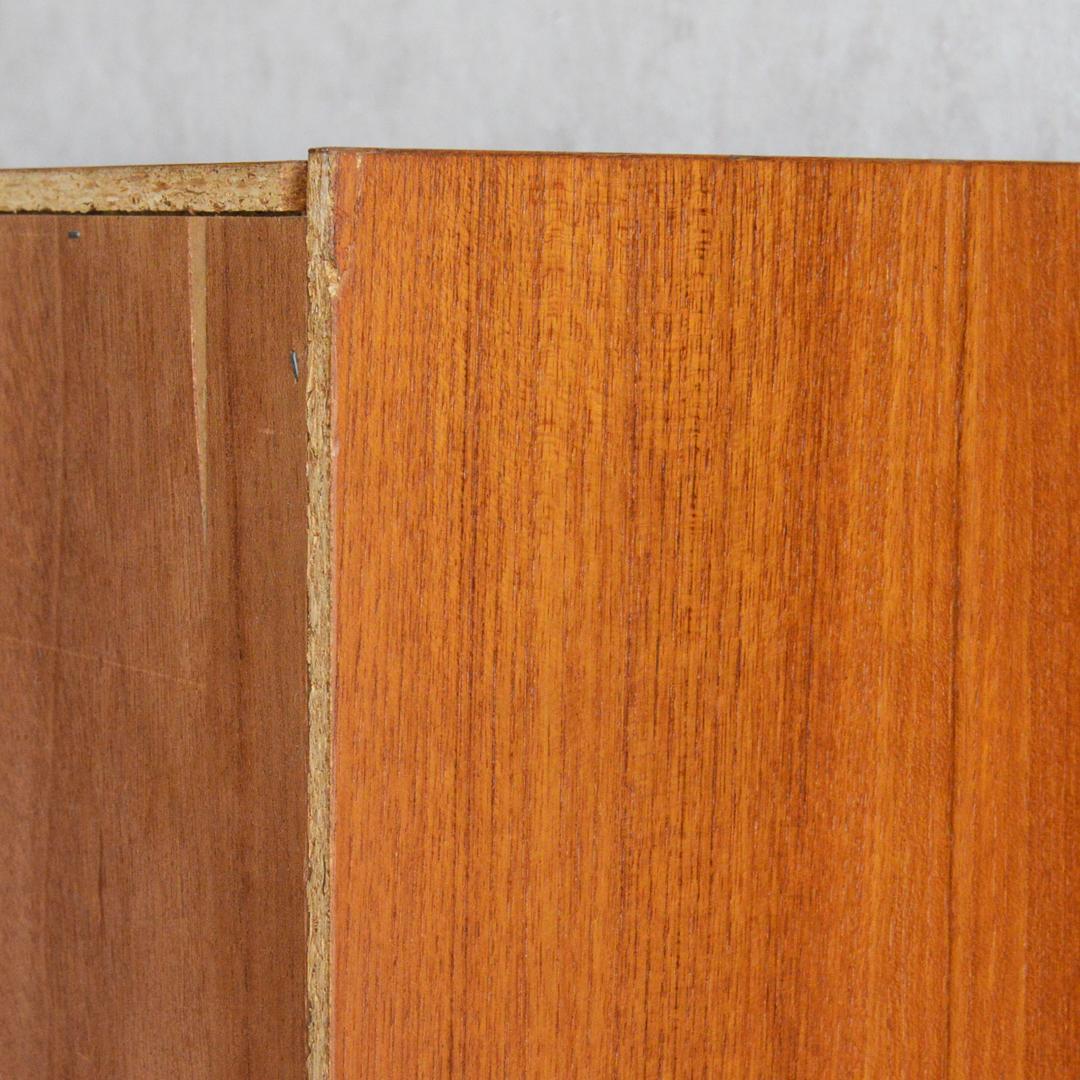 デンマーク 北欧ヴィンテージ チーク ディスプレイシェルフ 北欧家具 3段扉付き