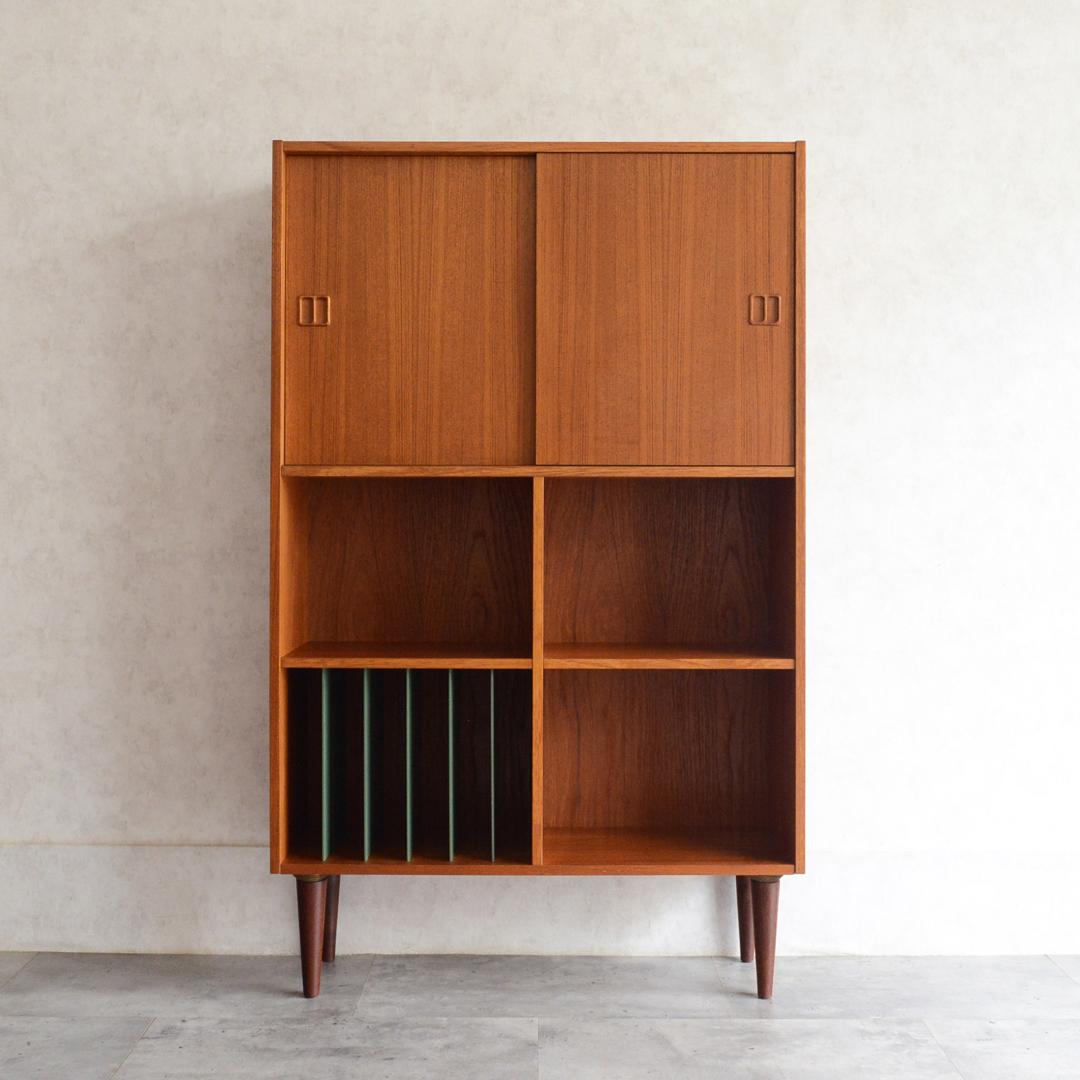 デンマーク 北欧ヴィンテージ チーク ディスプレイシェルフ 北欧家具 3段扉付き