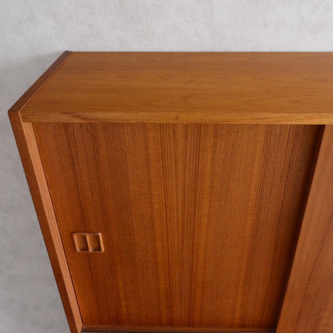 デンマーク 北欧ヴィンテージ チーク ディスプレイシェルフ 北欧家具 3段扉付き