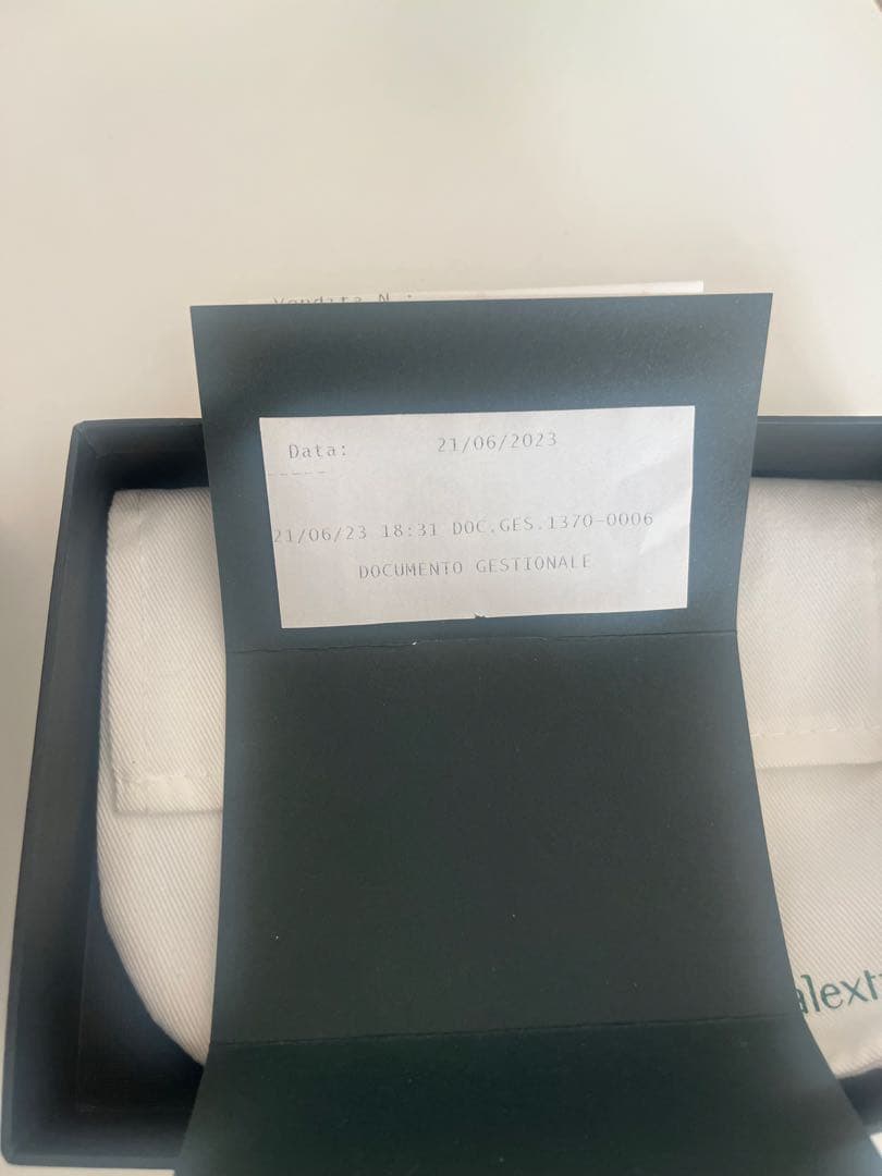 m*t様 N*u様 ヴァレクストラ　Valextra メガネケース ※刻印あり