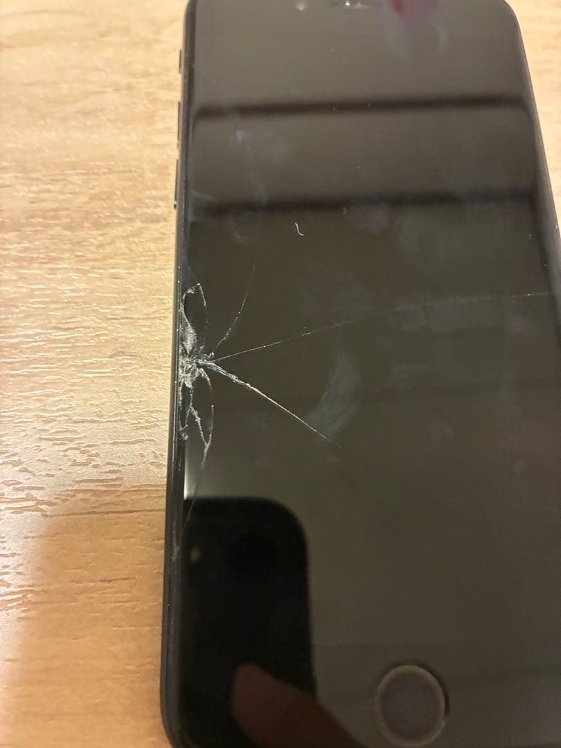 iPhoneSE2本体 ひび割れあり