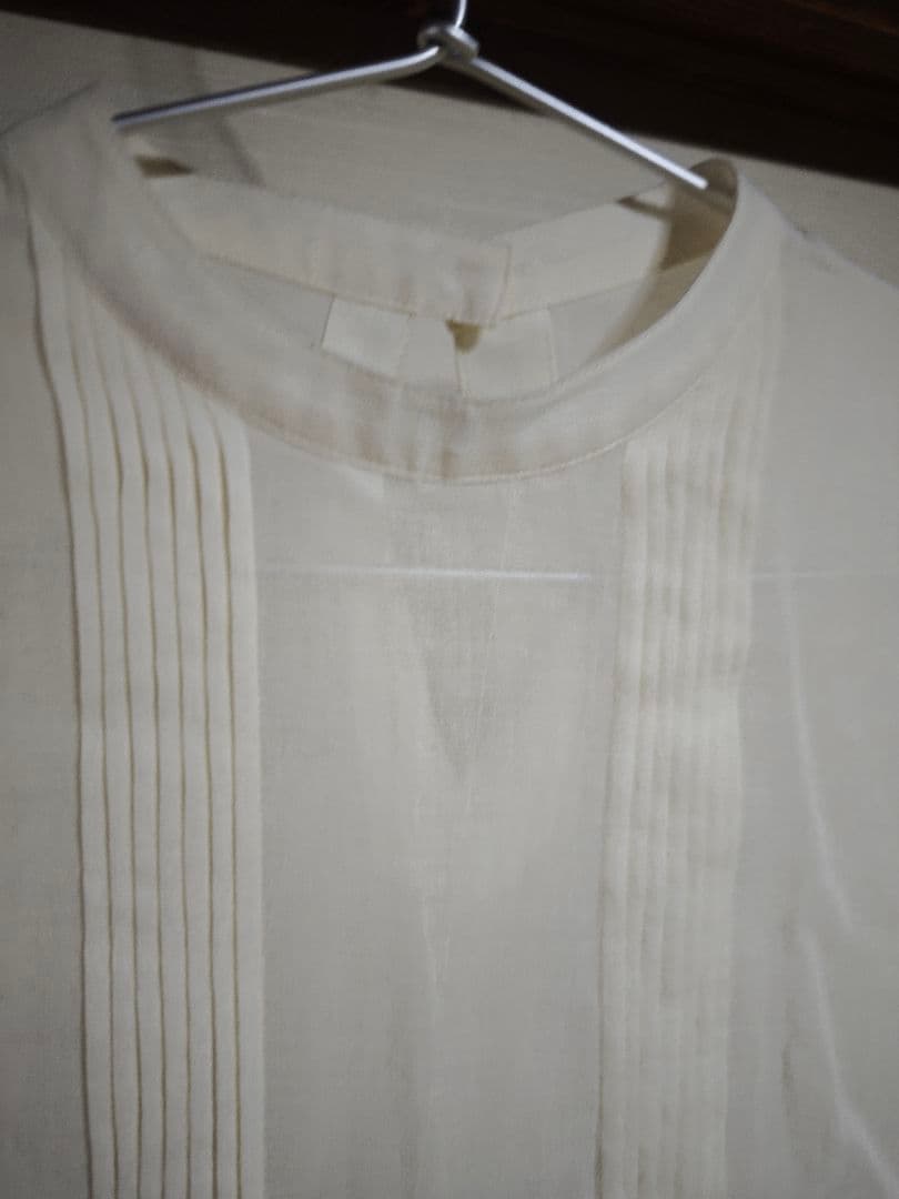 小暮美奈子さん　М(ミディアム)ピンタックブラウス　生成り　新品未使用！