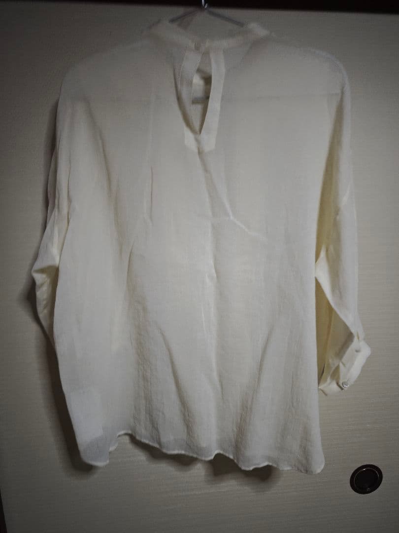 小暮美奈子さん　М(ミディアム)ピンタックブラウス　生成り　新品未使用！