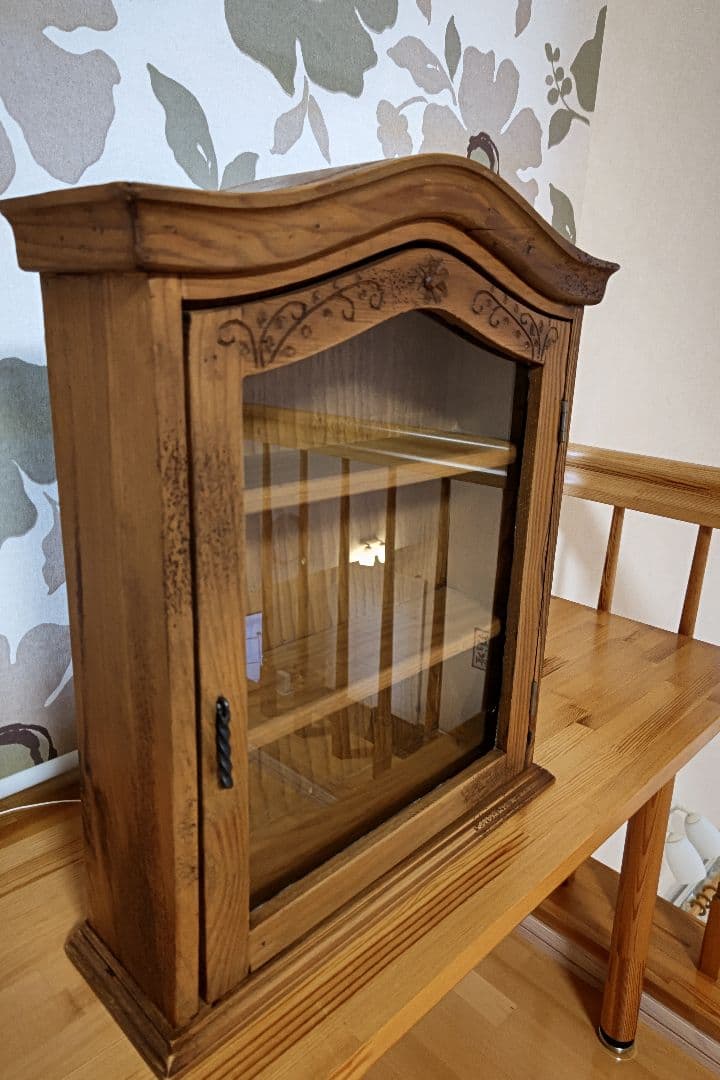 飾り棚 、 カントリー家具 、ガラスケース、コレクションケース