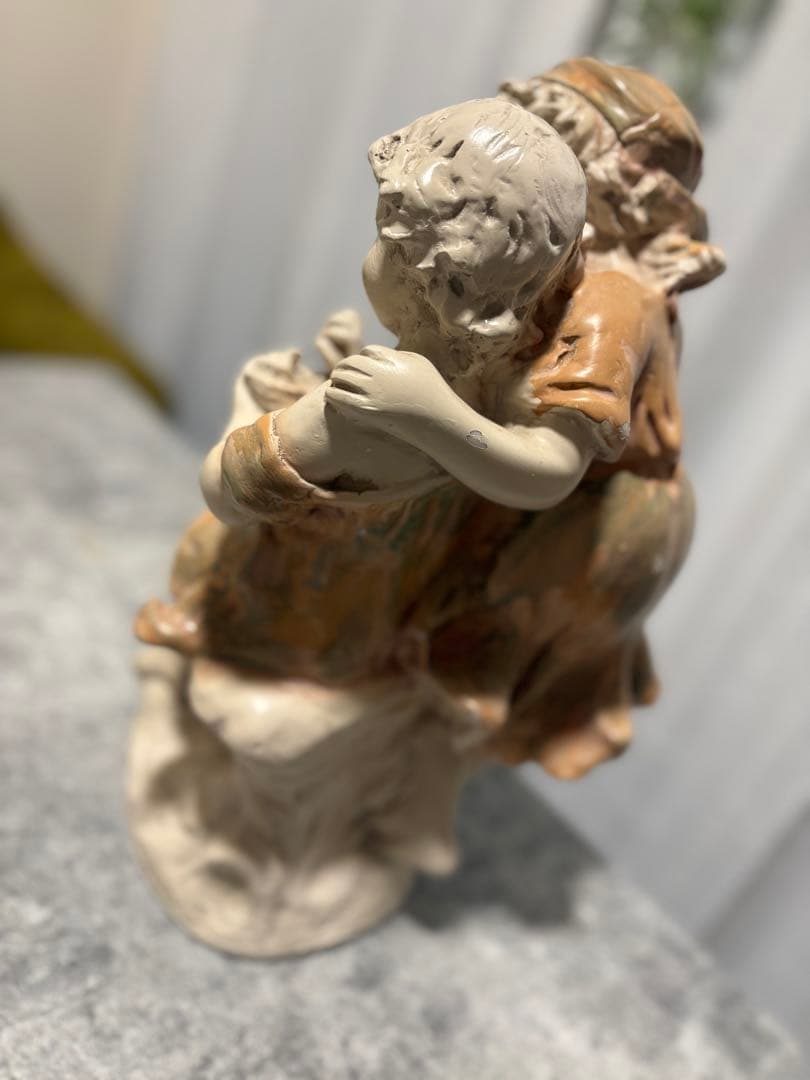 イタリア製　クラシカルな少女の像 陶器置物　存在感ある高さ34㎝