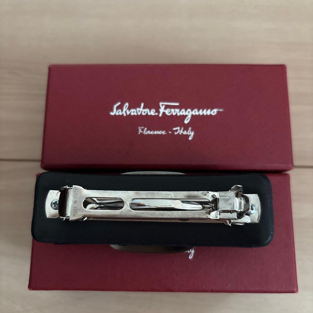 正規品♡フェラガモ バレッタ　スワロフスキー　ビジュー　黒　リボン