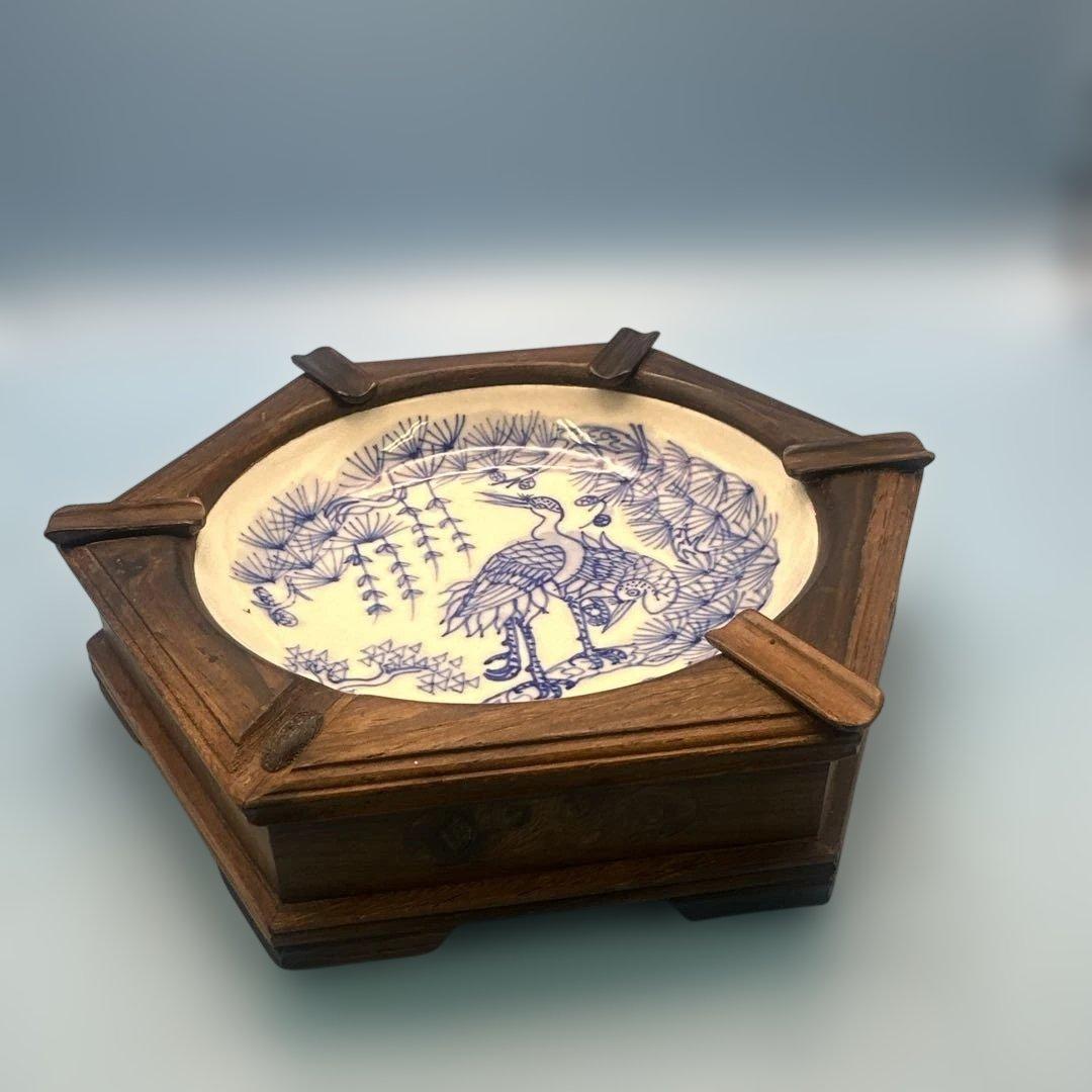 唐木 中国 灰皿 置物 アンティーク 青い鶴の陶器皿 六角形 木製フレーム付き