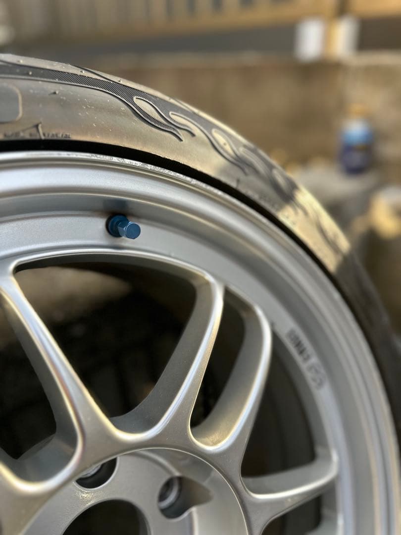 ENKEI RPF1シルバー 17インチ 8.5J 5H114.3 +30