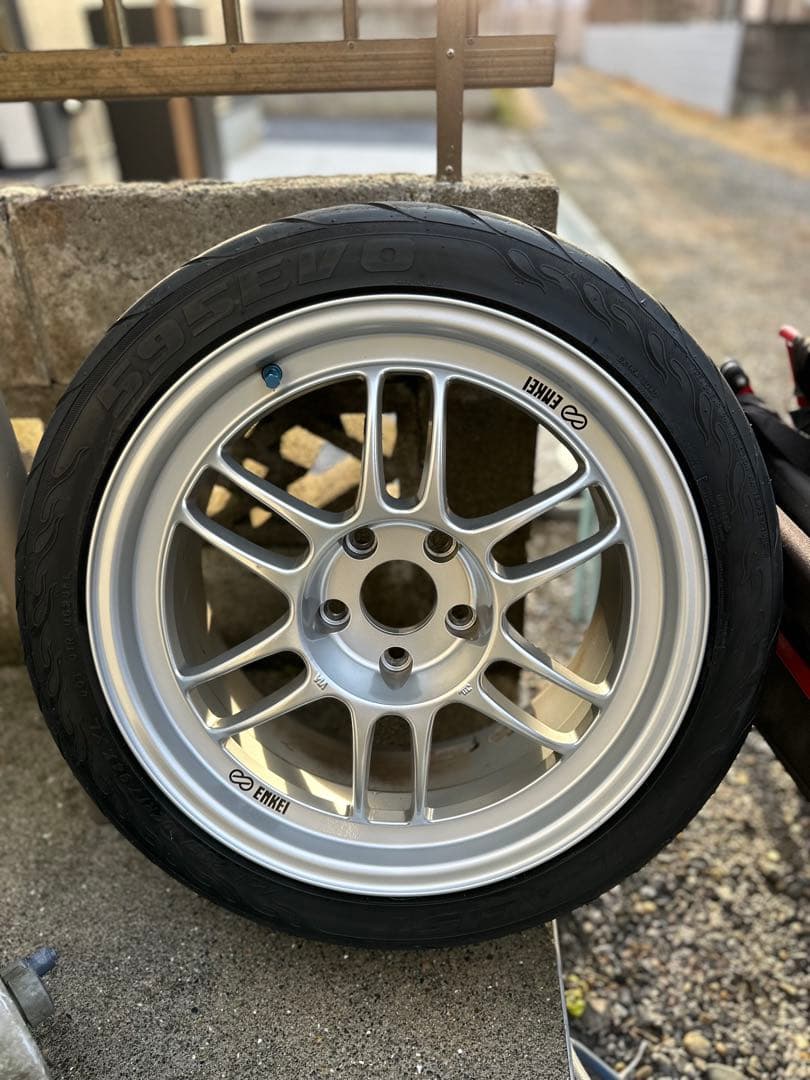 ENKEI RPF1シルバー 17インチ 8.5J 5H114.3 +30